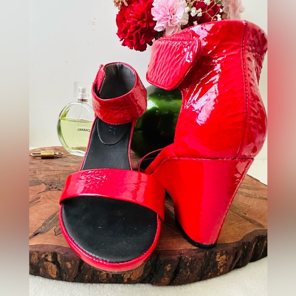 EUC THE FLEXX Red Sandal Size 8B - Picture 2 of 8